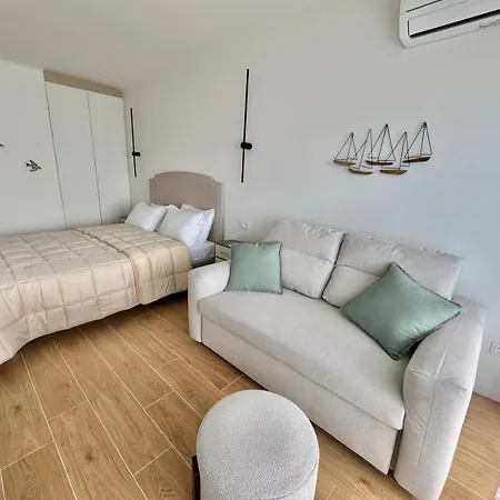 Casa Sud Menton Front De Mer A Menton, Terrasse, Cuisine Equipee, Climatise, Wifi Et Netflix *