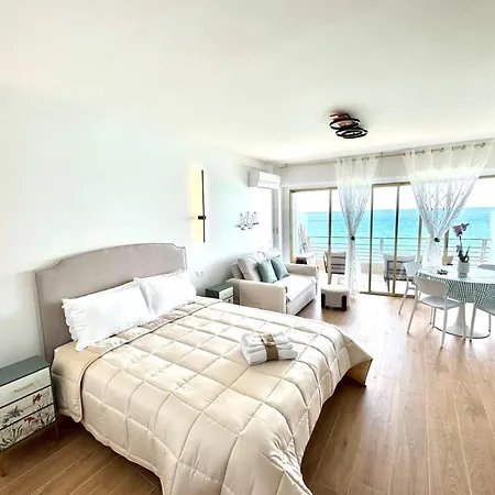 Casa Sud Menton Front De Mer A Menton, Terrasse, Cuisine Equipee, Climatise, Wifi Et Netflix