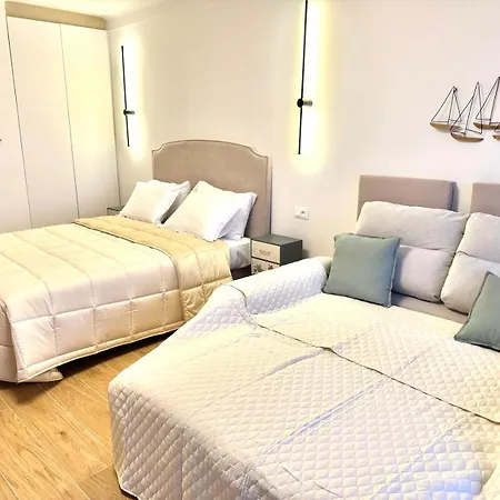 Casa Sud Menton Front De Mer A Menton, Terrasse, Cuisine Equipee, Climatise, Wifi Et Netflix *