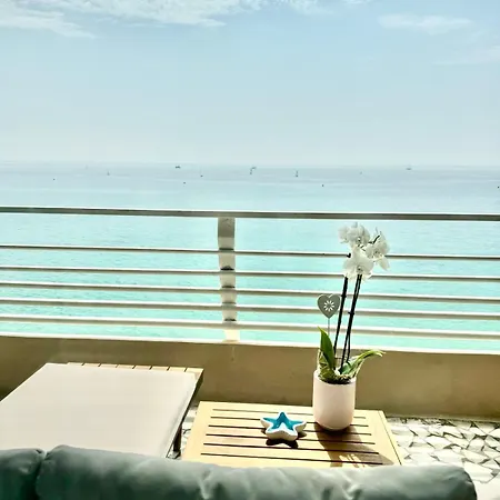 Casa Sud Menton Front De Mer A Menton, Terrasse, Cuisine Equipee, Climatise, Wifi Et Netflix Apartment *
