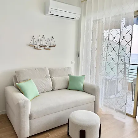 Apartment Casa Sud Menton Front De Mer A Menton, Terrasse, Cuisine Equipee, Climatise, Wifi Et Netflix