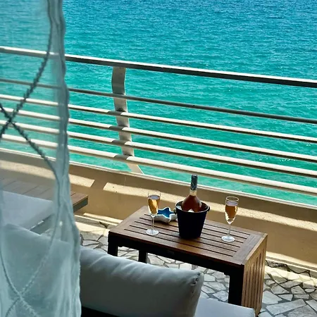Apartment Casa Sud Menton Front De Mer A Menton, Terrasse, Cuisine Equipee, Climatise, Wifi Et Netflix