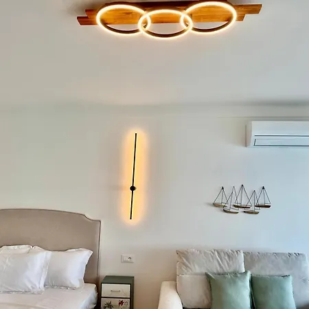 Apartment Casa Sud Menton Front De Mer A Menton, Terrasse, Cuisine Equipee, Climatise, Wifi Et Netflix