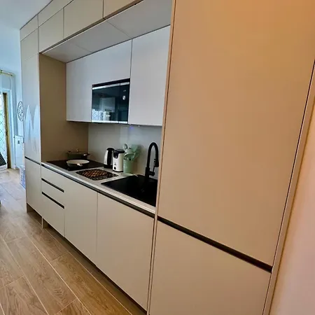 Casa Sud Menton Front De Mer A Menton, Terrasse, Cuisine Equipee, Climatise, Wifi Et Netflix Apartment *