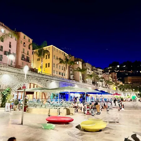 Casa Sud Front De Mer, Terrasse Plein Soleil, Vue Panoramique Et Parking Menton