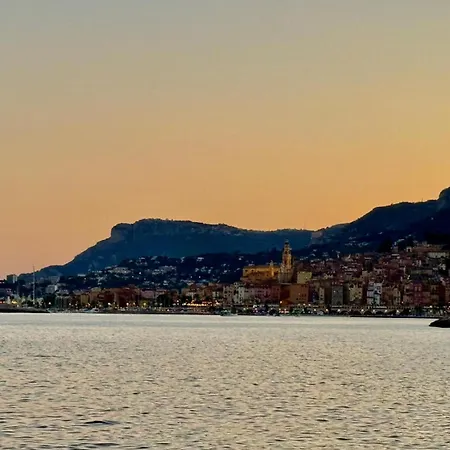 Casa Sud Menton Front De Mer A Menton, Terrasse, Cuisine Equipee, Climatise, Wifi Et Netflix