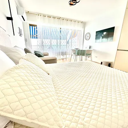 Apartment Casa Sud Menton Front De Mer A Menton, Terrasse, Cuisine Equipee, Climatise, Wifi Et Netflix Menton