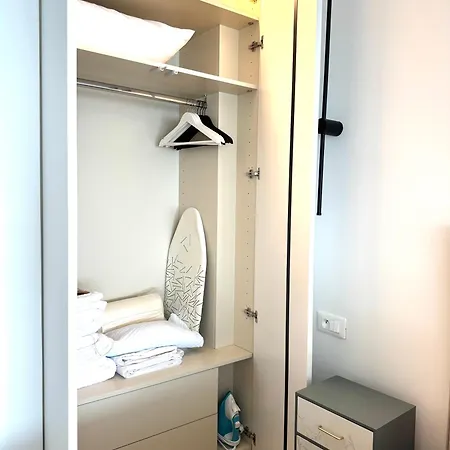 Casa Sud Menton Front De Mer A Menton, Terrasse, Cuisine Equipee, Climatise, Wifi Et Netflix Apartment Menton