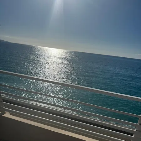 Casa Sud Front De Mer, Entierement Renove, Cuisine Equipee, Climatise, Wifi Et Netflix Inclus * Мантон