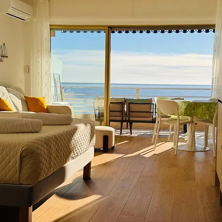 Casa Sud Superbe Vue Mer, Renove, Parking & Climatisation マントン