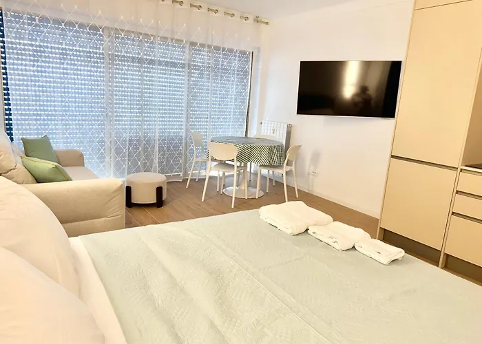 Casa Sud Front De Mer, Terrasse Plein Soleil, Vue Panoramique Et Parking Apartment Menton